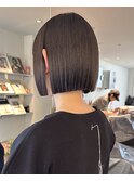 ダークアッシュ×タイト背面ボブで上品艶