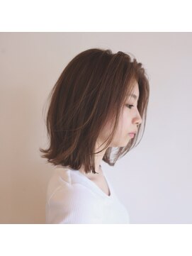 ツイギー 宮西店(TWiGGY) ミディアムヘアの外ハネについて
