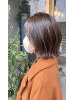 ニュイ(Nuii)&nbsp;ラフな大人外ハネボブ＆深めグレージュカラー