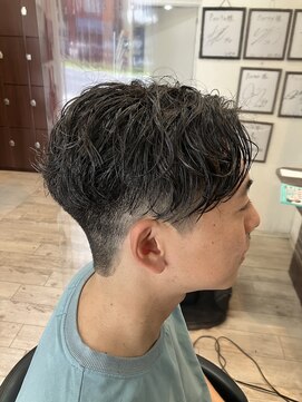 ボナセーラ ポルテ(Buonasera Porte) センターパートパーマ風スタイル