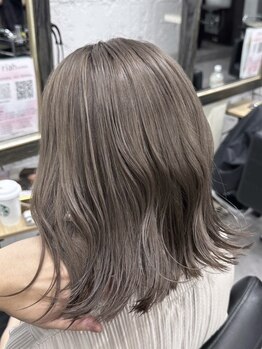 リア(riah)の写真/大人気の艶カラーとカットがトリートメント付でも¥6900!?魅力的なスタイルがプチプラで叶えられる◎