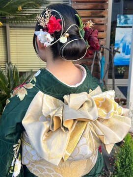 ナカオコアフュール(NAKAO COIFFURE) 成人式ヘアセット タイトお団子 お花アレンジ 黒髪 着物