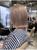 ショートボブミルクティーベージュカラーダブルカラーハイトーン