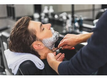 ケーシーヘアー(Kc-hair)の写真/男を磨くならココ！メンズカットコース4,400円、シェービングで驚くほどの艶肌体験◎