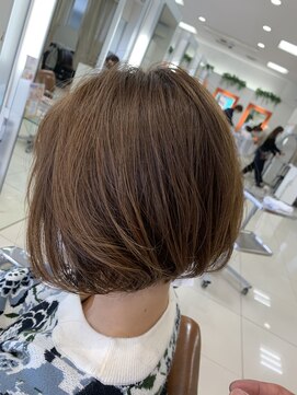 フォルテ 中田店 前下がりくびれショートボブ