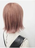 ピンクベージュ大人可愛い外ハネボブハイトーンブリーチカラー