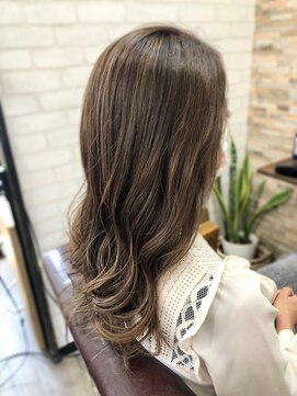 ハサミバイアトリエナガノ 千葉(8sami by atelier nagano) デザインカラー／レイヤーカット/ウエットヘア/オリーブベージュ