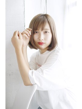 シュシュット(chouchoute) 斜めバングデザインカラーシルキーベージュグレージュカラー/058