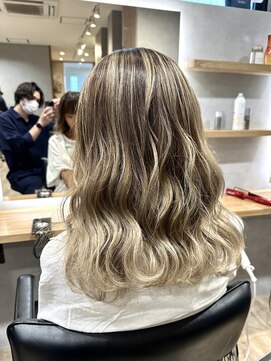 ノアル(NOAHL) 20代/30代/バレイヤージュ/白髪ぼかし/透明感カラー