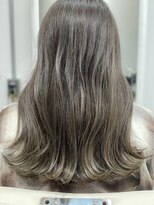 スナリー(Snaly)&nbsp;ハイライト/カーキカラー/筋感細め/動きのあるスタイル