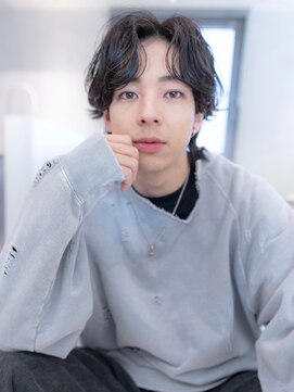 イオ 本厚木(io) センターパートニュアンスパーマアッシュブラックモテ髪