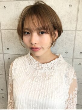 ニューヨークニューヨーク 阪急高槻店(NYNY) ミルクティーベージュ丸みショートボブ耳掛けシースルーマッシュ