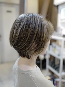 ジェット(JET)の写真/白髪染めと思えないほどの透明感♪ダメージレスにお洒落を楽しむ、白髪染め特化カラーをあなたに◎