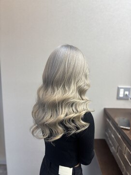 エミーバイモアムー(Emmie byMoremuu) 【あいり】ホワイトシルバー