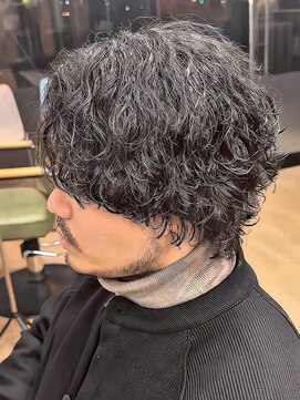 ヨリ トウキョウ(yori Tokyo) 似合わせカット30代40代50センターパート刈り上げマッシュ