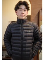 エディ(Edy)&nbsp;センターパートカルマヘアニュアンスパーマ韓国ヘア眉毛カット