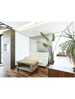 【サンドーム福井車で3分/カット\4200】ゆったりとした空間でリラックスしながらサロンタイムを過ごせます