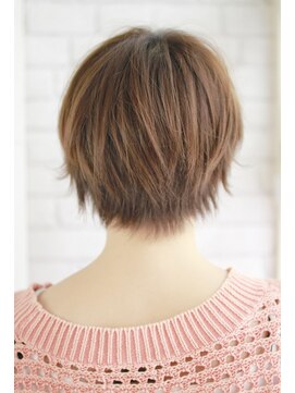 ミラー プラス エヌ(MIRROR+n) ショートからぬくもりのあるスタイルを。【宝塚】