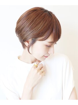 アイ(I.) 【 Ｉ. 】30代からの襟足すっきり前下がりショートボブ　川口