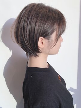 ステア ケース(stair case) 大人黒髪丸みショートボブ
