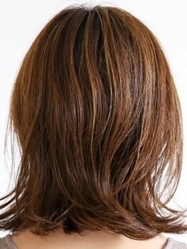 ビューティー サロン レナ(Beaty Salon RENA)の写真/《白髪染めをもっとおしゃれに！》グレイヘアを楽しめるデザインをご提案♪髪質やお悩みに寄り添います＊
