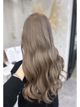 リア(riah) ダブルカラーミルクティーベージュレイヤーカット韓国ヘア
