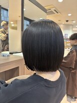 ノーム バイ アウラ(norm. by aura) 切りっぱなしボブ