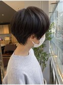 コンパクトショートでカジュアルなオシャレ小顔ヘアに