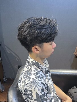 ビーダンディー(Bee dandy) ビジネスツーブロックショート フェザーパーマ かきあげバング