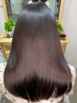 オモテ 町田店(Omote)の写真/話題の髪質改善トリートメントで、髪の内部から集中補修！超音波アイロンで浸透力もUPし、憧れの美髪に◎