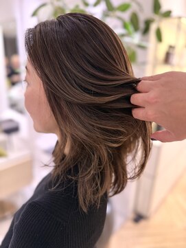 ステア ケース(stair case) レイヤーと生えぐせに合わせたハイライト 白髪かくし