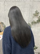 ロエ(LOE)&nbsp;ワンカラーで作る透明感オリーブ！