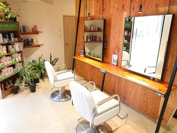 リタ(LITA)の写真/《完全予約制》経験豊富なスタイリストによるマンツーマンの施術。安定の技術で理想のヘアスタイルを形に!