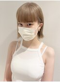 村上/ハイトーン切りっぱなしボブ外ハネベージュケアブリーチ
