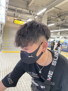 ホームボーイ(HOME BOY) スペインカール?否、ツイストスパイラルパーマ×フェード