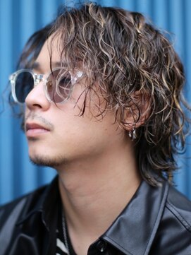 オルト(Altn) 大人の波巻きスパイラルパーマミディアムロングメンズカットヘア