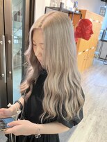 コワファースト長崎シャンプーボーイ 2nd(COIFF1RST 長崎 SHAMPOO BOY)&nbsp;長崎 ケアブリーチ ブリーチカラー ホワイトベージュ