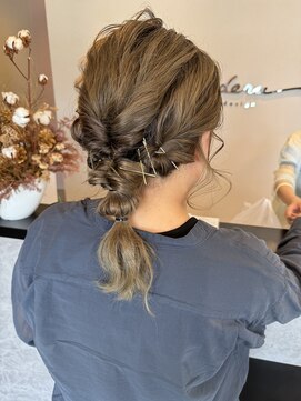 メデル(mederu) お呼ばれヘアアレンジ結婚式アレンジヘアセット編みおろしヘア