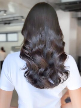 レノラ 本町(LENORA) ウェーブパーマこなれミディ前髪レイヤーカット厚めバング