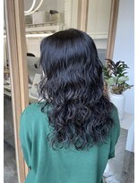 ホワイトルーム(White Room)&nbsp;黒髪ロング＋強めパーマ