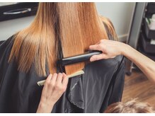 お客様の髪のお悩みにが無くなりこれからもずっと素敵なヘアスタイルを叶えるために！施術後も丁寧な説明♪