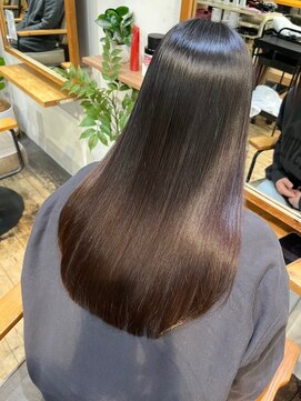 ヨンセンチメートルヒロサカ(4cm HIROSAKA) 髪質育成ストレート