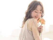 「品よく、やわらかく。ナチュラルでどこか女性らしいシンプルな可愛さ。」