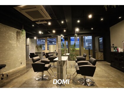 メンズ ドミ(DOMI)の写真