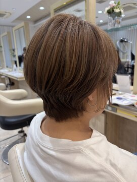 アッシュ 仙川店(Ash) ショートボブ30代40代50代丸顔ブリーチ白髪ぼかしハイライト