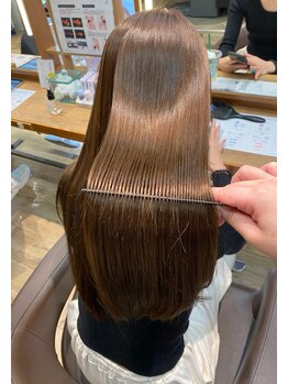 ローグ(Logue)の写真/こだわりの酸性ストレートで髪質改善。ダメージを最小限に抑え、ツヤ感のあるナチュラルなストレートへ。