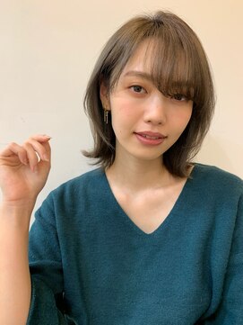 バズ(BUZZ) シンプル外ハネレイヤーボブ＜Buzzさの＞