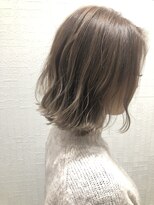 フィックスヘアー 梅田店(FIX-hair) シルバーベージュ×カジュアル外ハネボブ ハイライトカラー