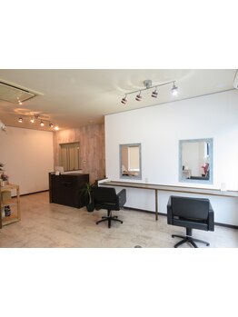 姫路駅徒歩3分★有名店での店長経験者在籍!明るく話しやすいスタイリストでお悩みも気軽に相談できる♪