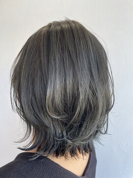 イズ(is.) カーキアッシュ/レイヤーカット